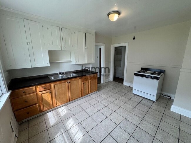 Building Photo - 3705 Cypress Ave