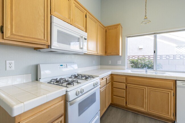 Building Photo - West Lancaster4 bedroom + bonus room