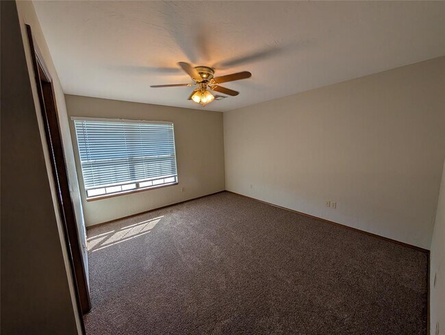 Building Photo - 3201 Lois Arlene Cir