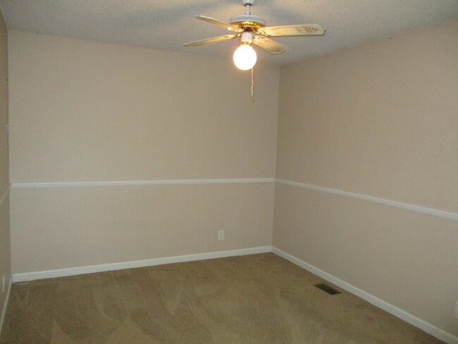 Building Photo - 3 Bedroom Pet Friendly Home For Rent!
