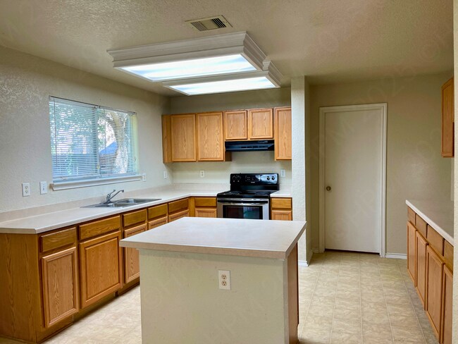 Building Photo - Move-In Special. ½ off the first full month's rent with a 12-month lease.