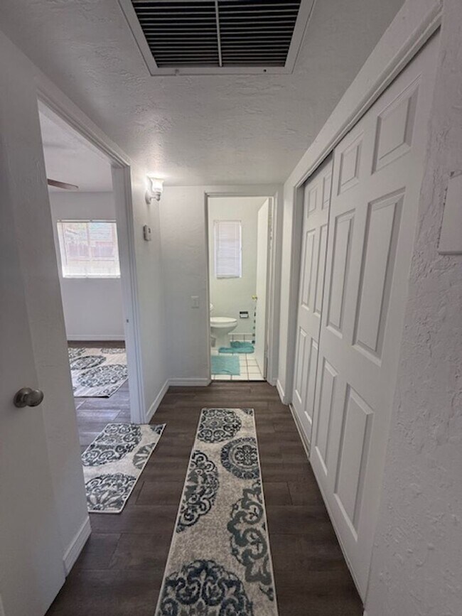 Building Photo - Location!! Awesome 1 bed 1 bath in Historic Glendale