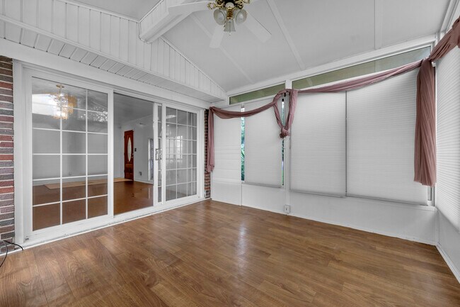 Building Photo - 2221 Avenue W26th St