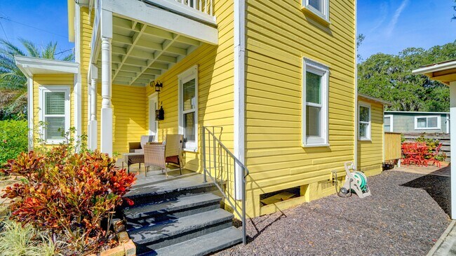 Building Photo - 14 Sanchez Ave