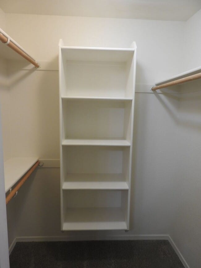 Building Photo - K-1022