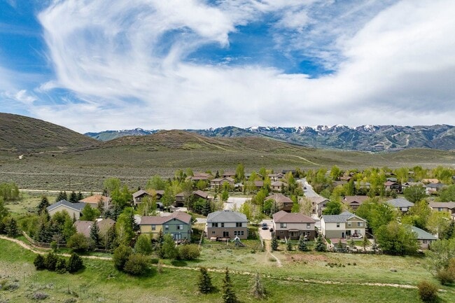 Building Photo - 4 Bed, 2.5 Bath Home in Trailside’s Sun Meadow Neighborhood