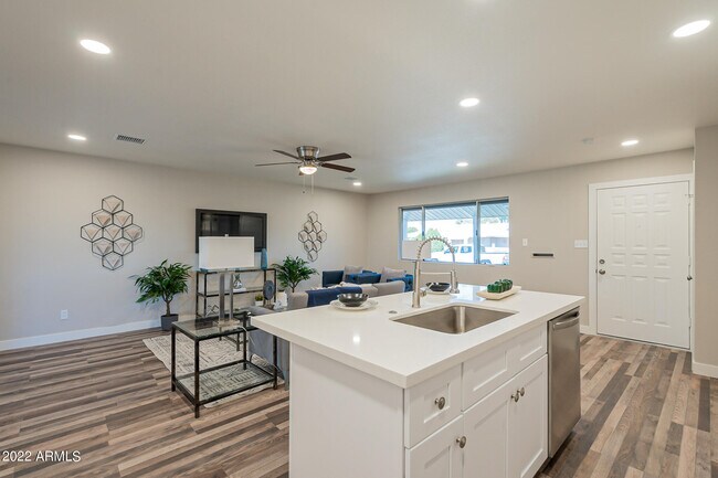 Building Photo - 12019 N Hacienda Dr