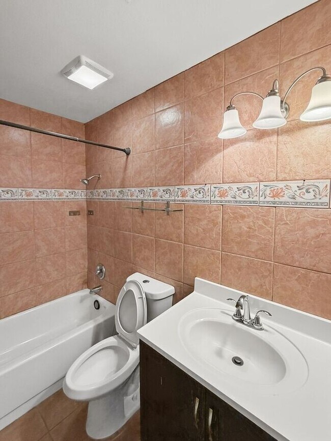 Building Photo - 3 Bedroom Home In Heart of Chandler for Rent