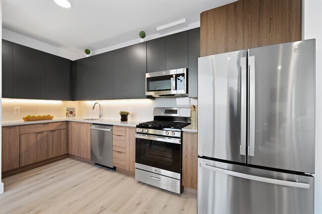 Building Photo - 17 Ave E