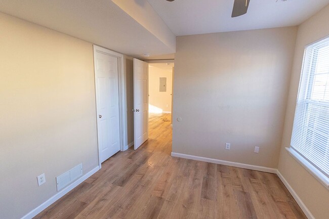Building Photo - 1405-1407 Bodie Dr.