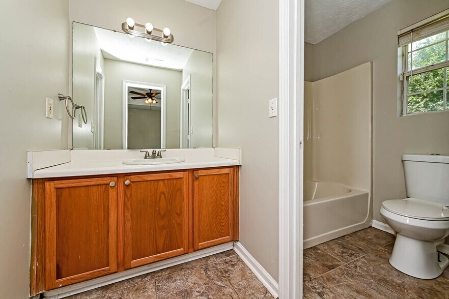 Building Photo - 172 Marsh Glen Dr