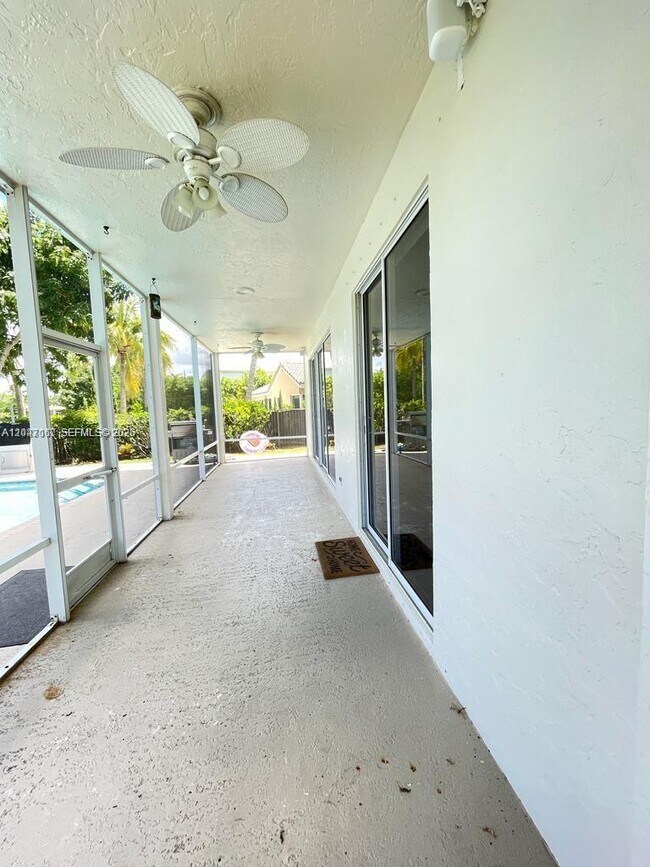Building Photo - 558 Stonemont Dr