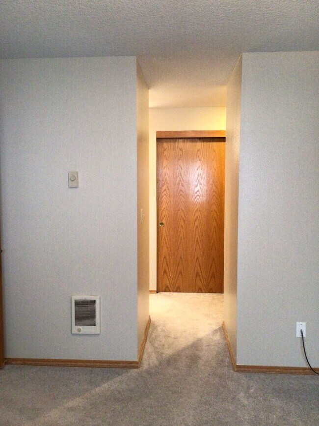 Building Photo - AVAILABLE NOW - Two Bedroom and Two Bath Duplex Unit in Bagley Downs Neighborhood