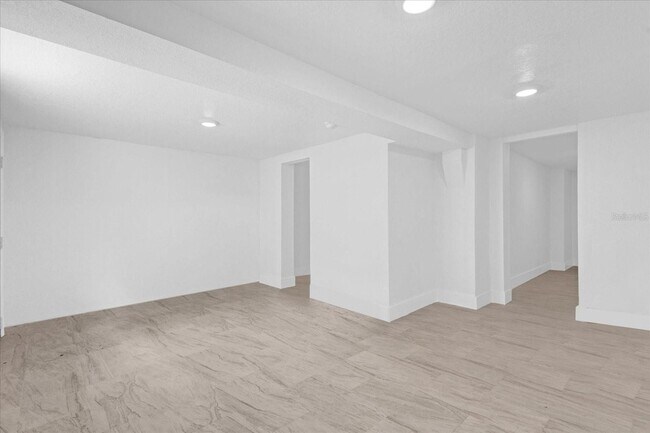 Building Photo - 5851 SE Drew Rd