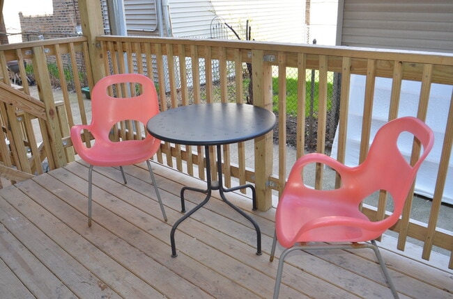 Building Photo - Lovely 2 bedroom in the heart of Ukrainian Village