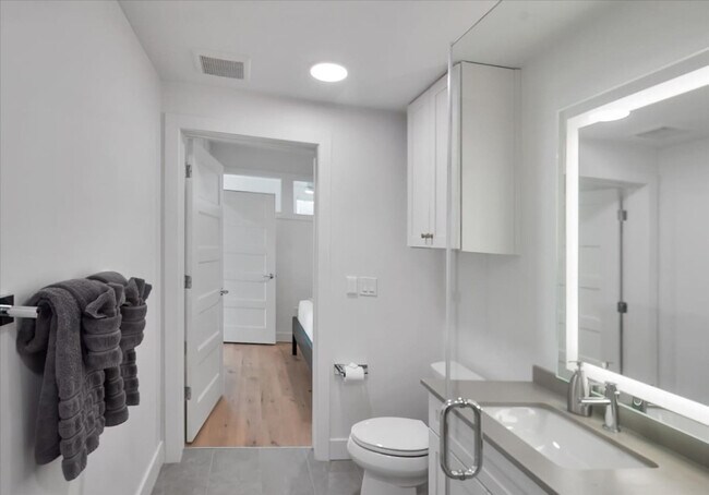 Building Photo - 320 N 490 W
