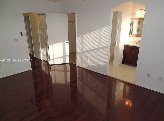 Building Photo - 4931 N Harbor Isles Dr