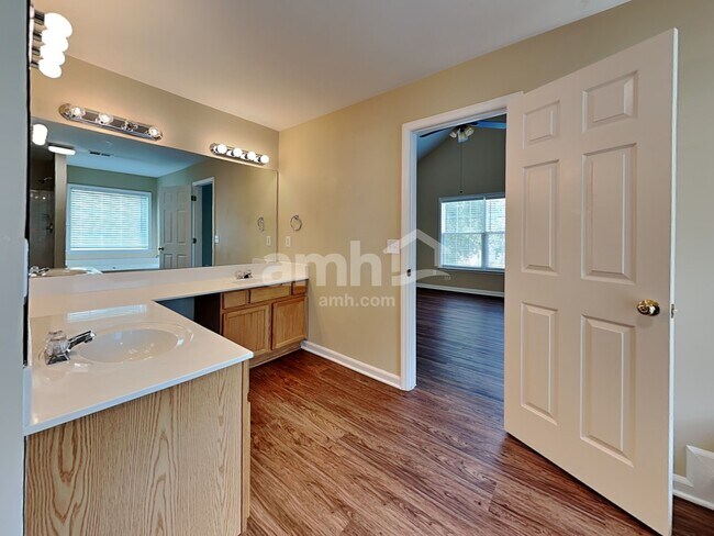 Building Photo - 1536 Cardinal Ln