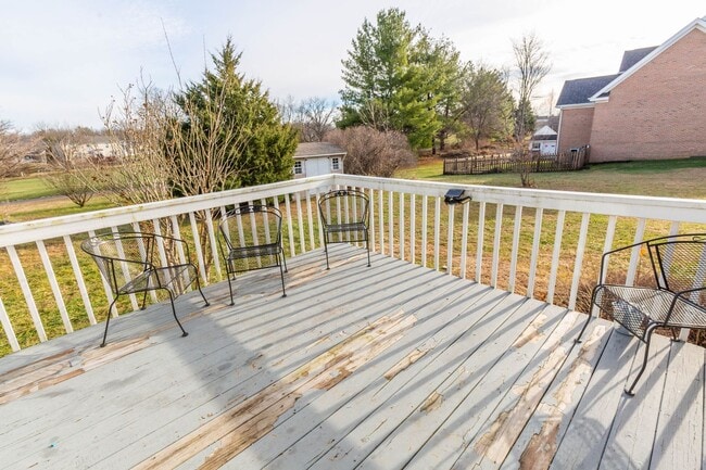 Building Photo - 4 bed, 3.5 bath Single Family Home in Charles Town, WV