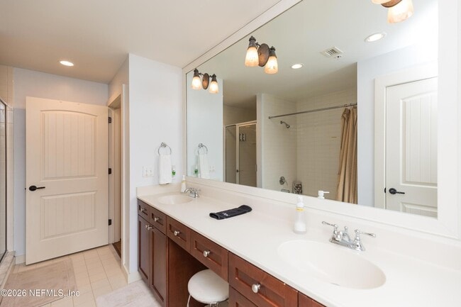 Building Photo - 945 Registry Blvd