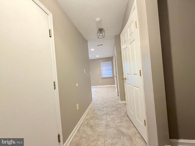 Building Photo - 4805 Cowslip Ct