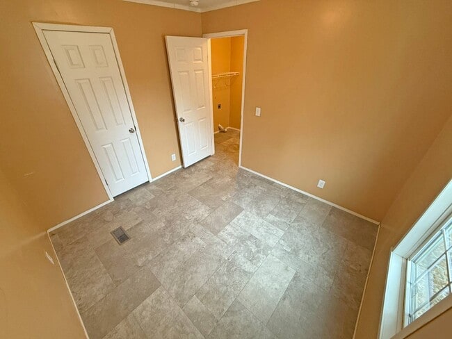 Building Photo - 2501 N Apperson Way