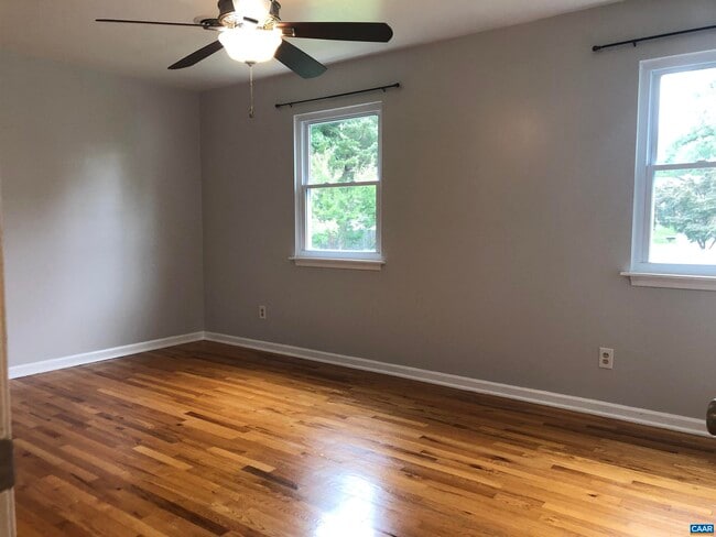 Building Photo - 206 Greentree Park