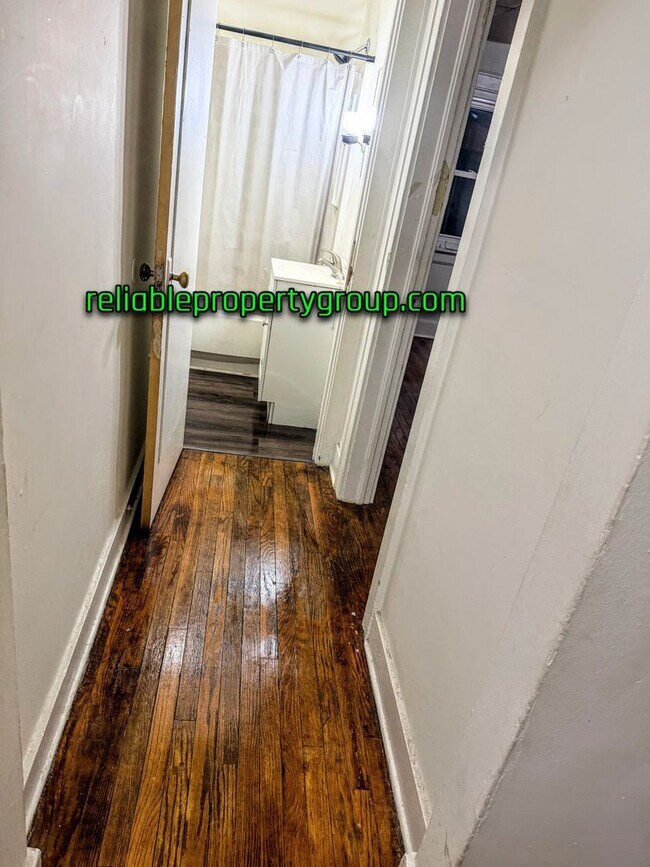 Building Photo - 610-612 W 3rd St