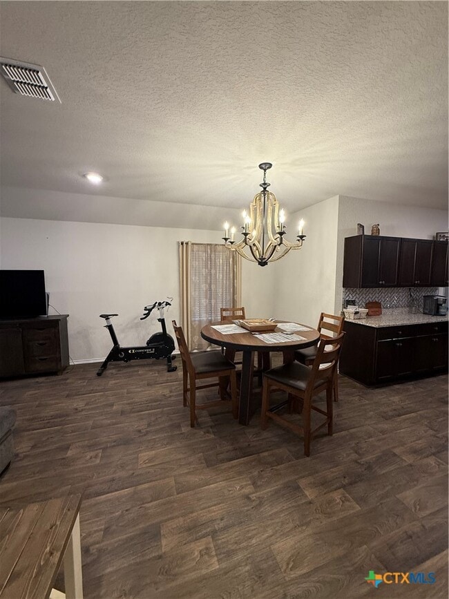 Building Photo - 208 Yucca Dr