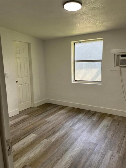 Building Photo - 3904 SW 13th Ct