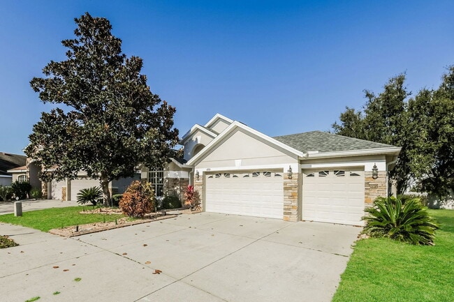 Building Photo - 6935 Runner Oak Dr