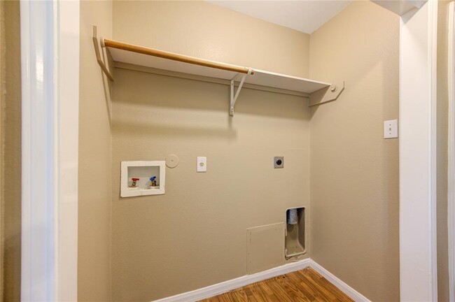 Building Photo - 6814 Manor Terrace Ln