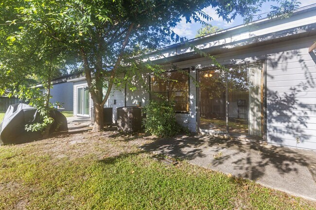 Building Photo - 4345 SW 20th Ln