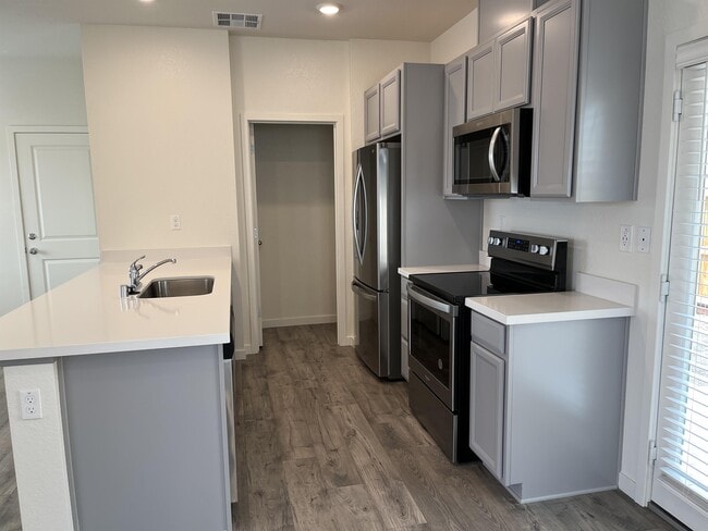 Building Photo - 3093 Pruett Dr