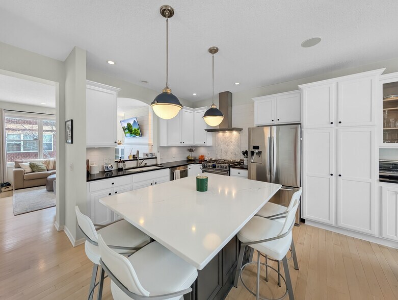 Building Photo - 29 4th Ave N