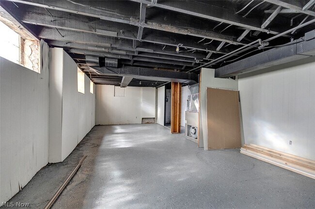 Building Photo - 9807 Parkgate Ave