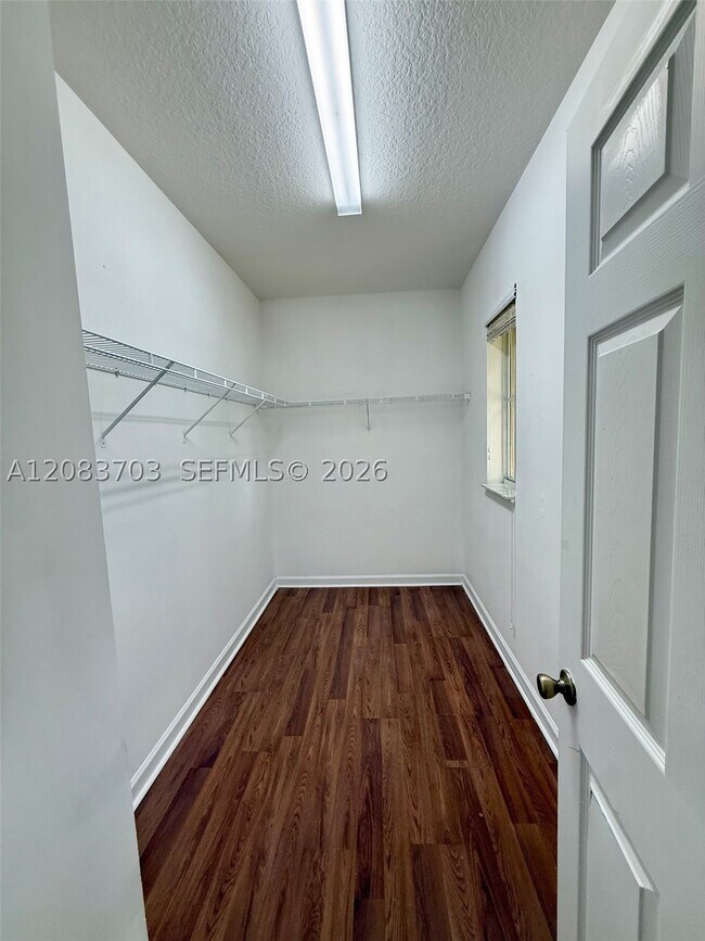 Building Photo - 2601 NE 41st Cir