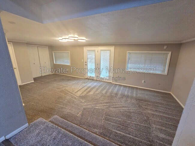 Building Photo - 4820 Del Crest Dr