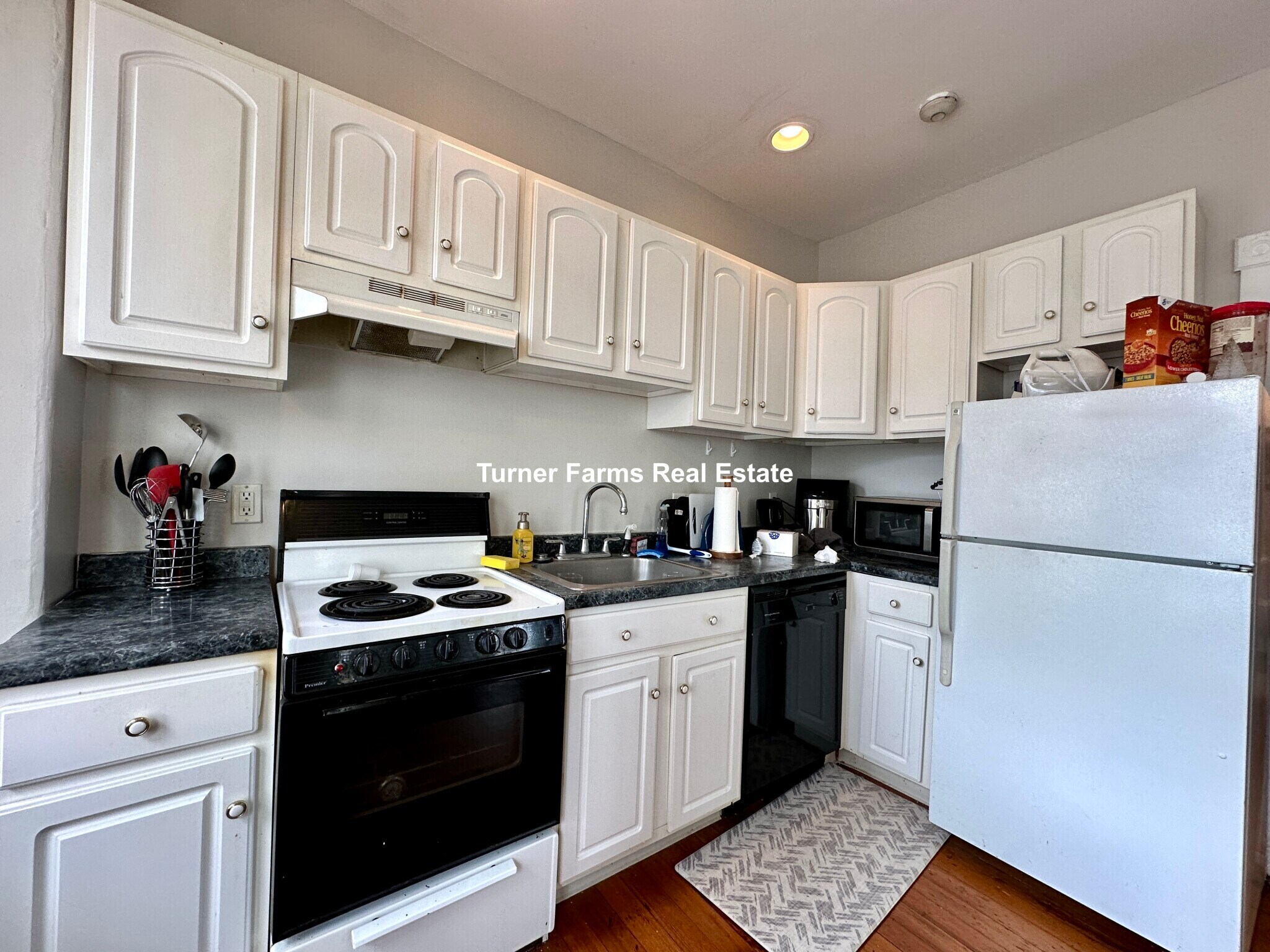 Building Photo - 146 Smith St