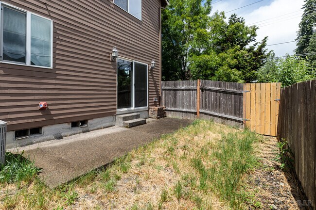 Building Photo - 58992 Greenbrier Loop