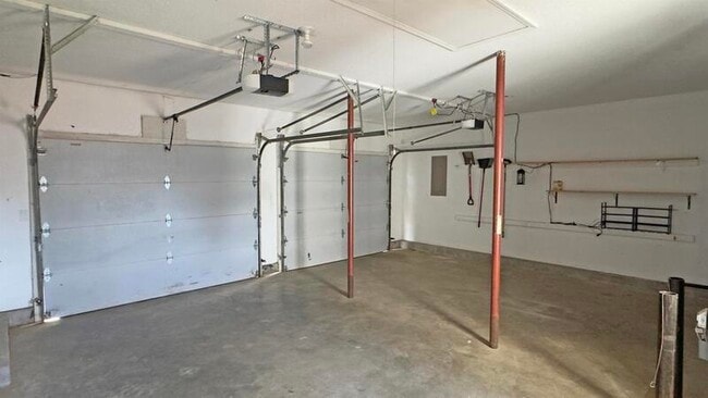 Building Photo - 1122 Rosebrook Dr