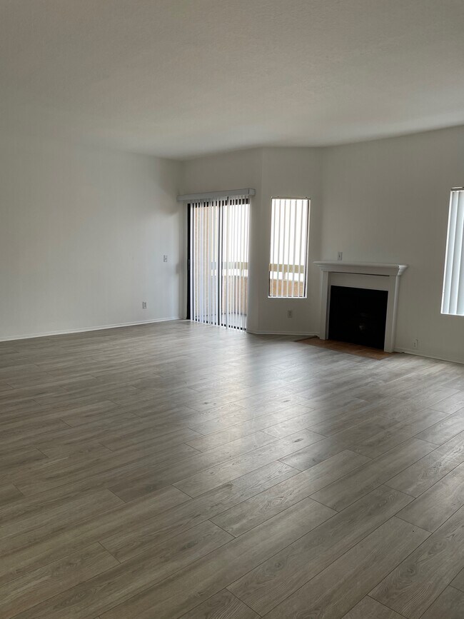 Building Photo - 11247 La Maida St