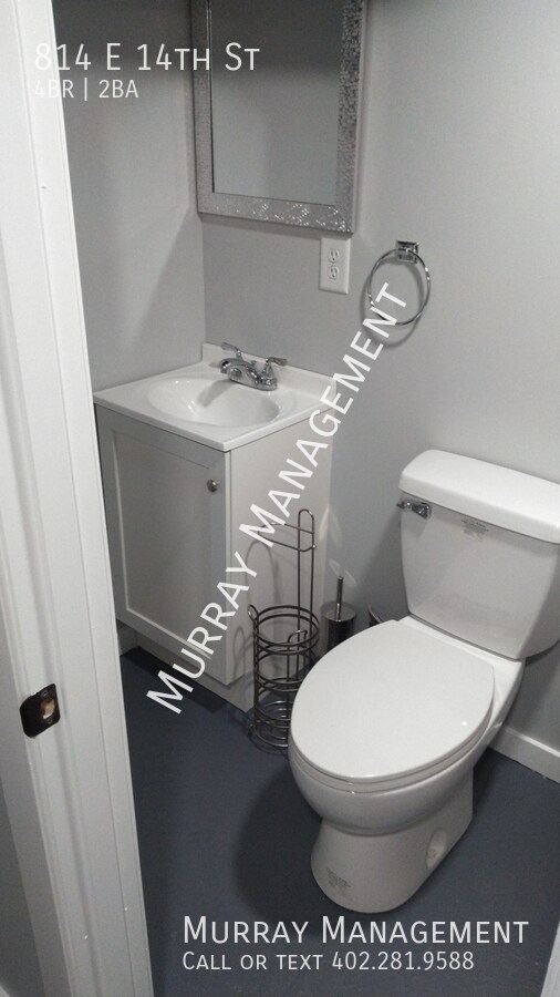 Building Photo - 814 E 14th St