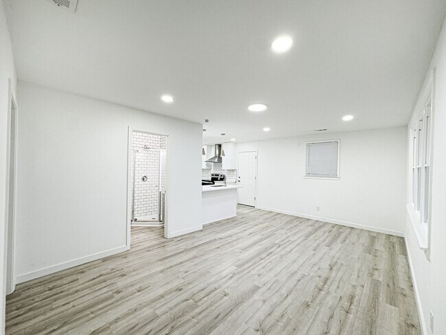 Building Photo - Renovated 3 Bedroom Home in Springfield, TN!