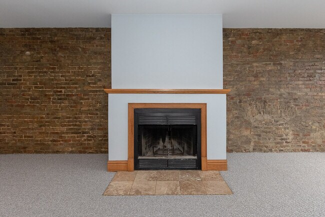 Building Photo - 3710 N Clark St