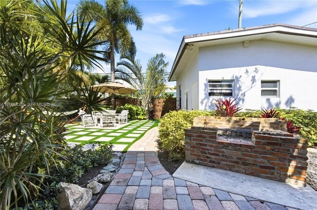 Building Photo - 231 Greymon Dr