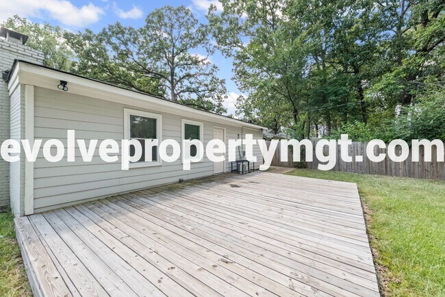 Building Photo - Charming Newly Renovated Home in East Memp...