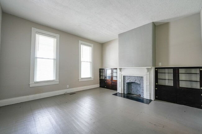 Building Photo - Updated Historical duplex!!