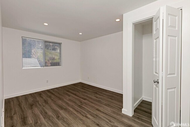 Building Photo - 68 Cayuga Ave