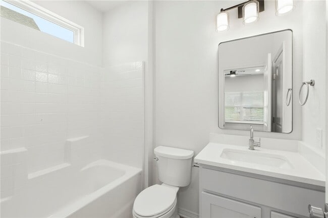 Building Photo - 226 Richards St